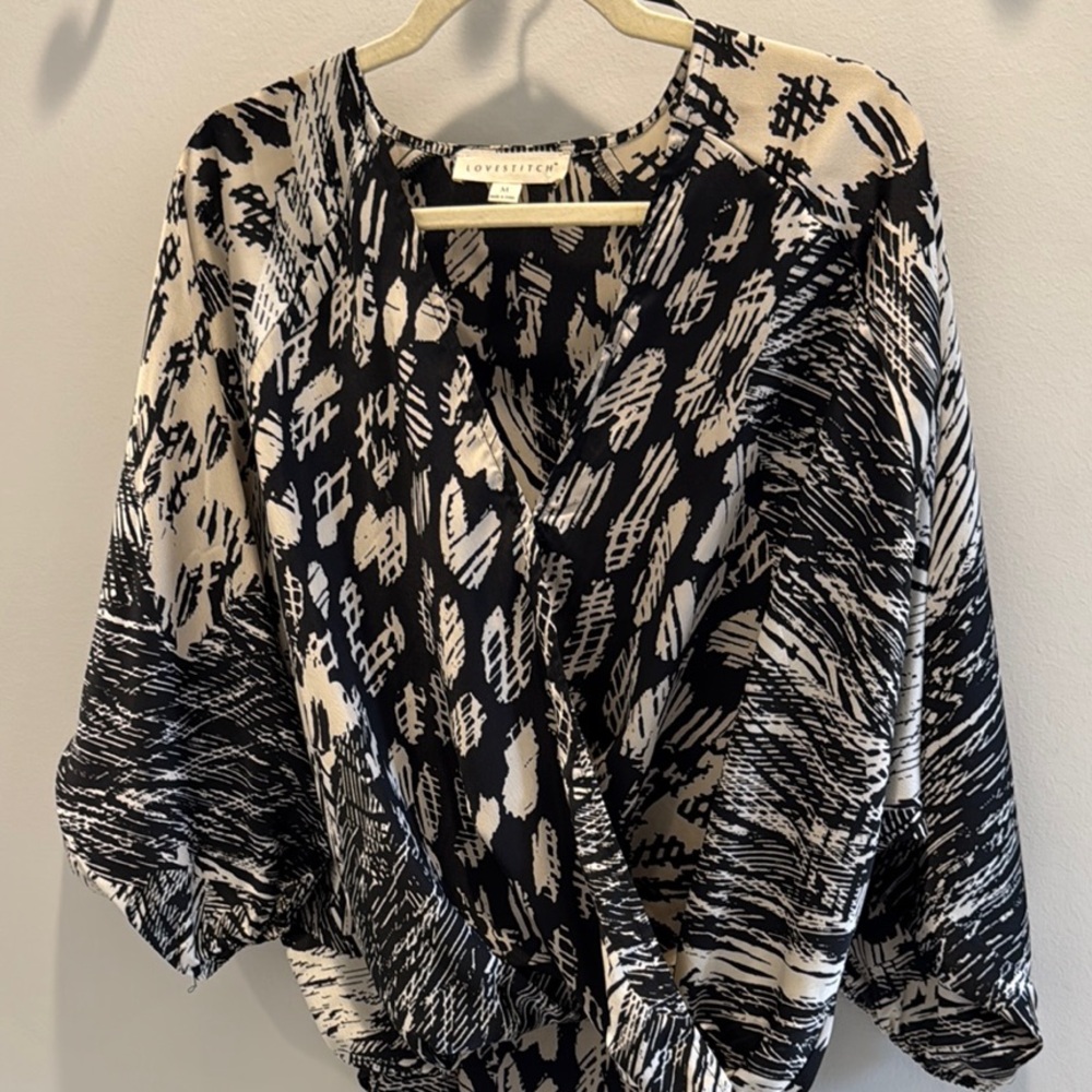 Love Token Black and White Relaxed Graphic Blouse
